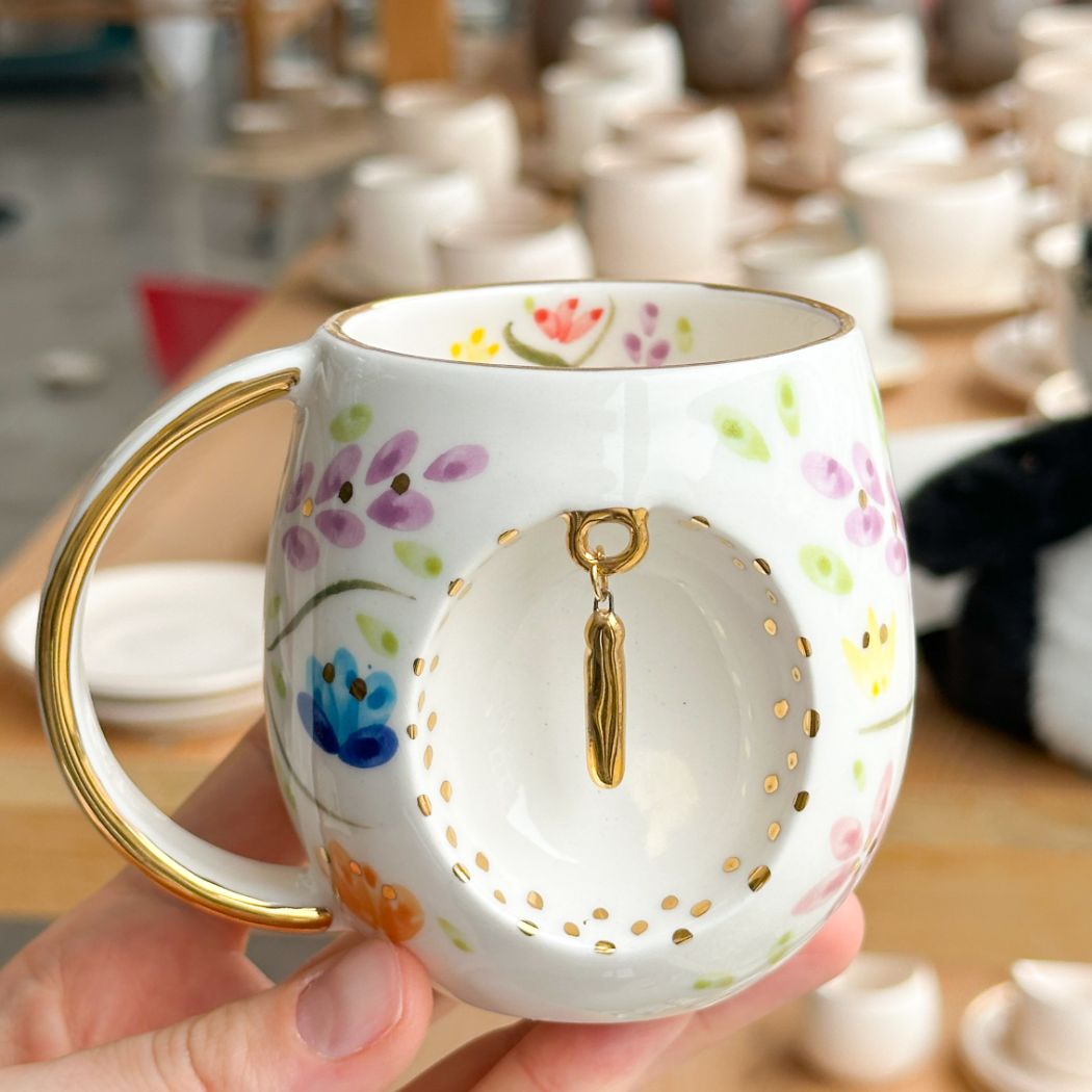 Porcelain letter mug with gold handle and gold letter I, spring floral pattern